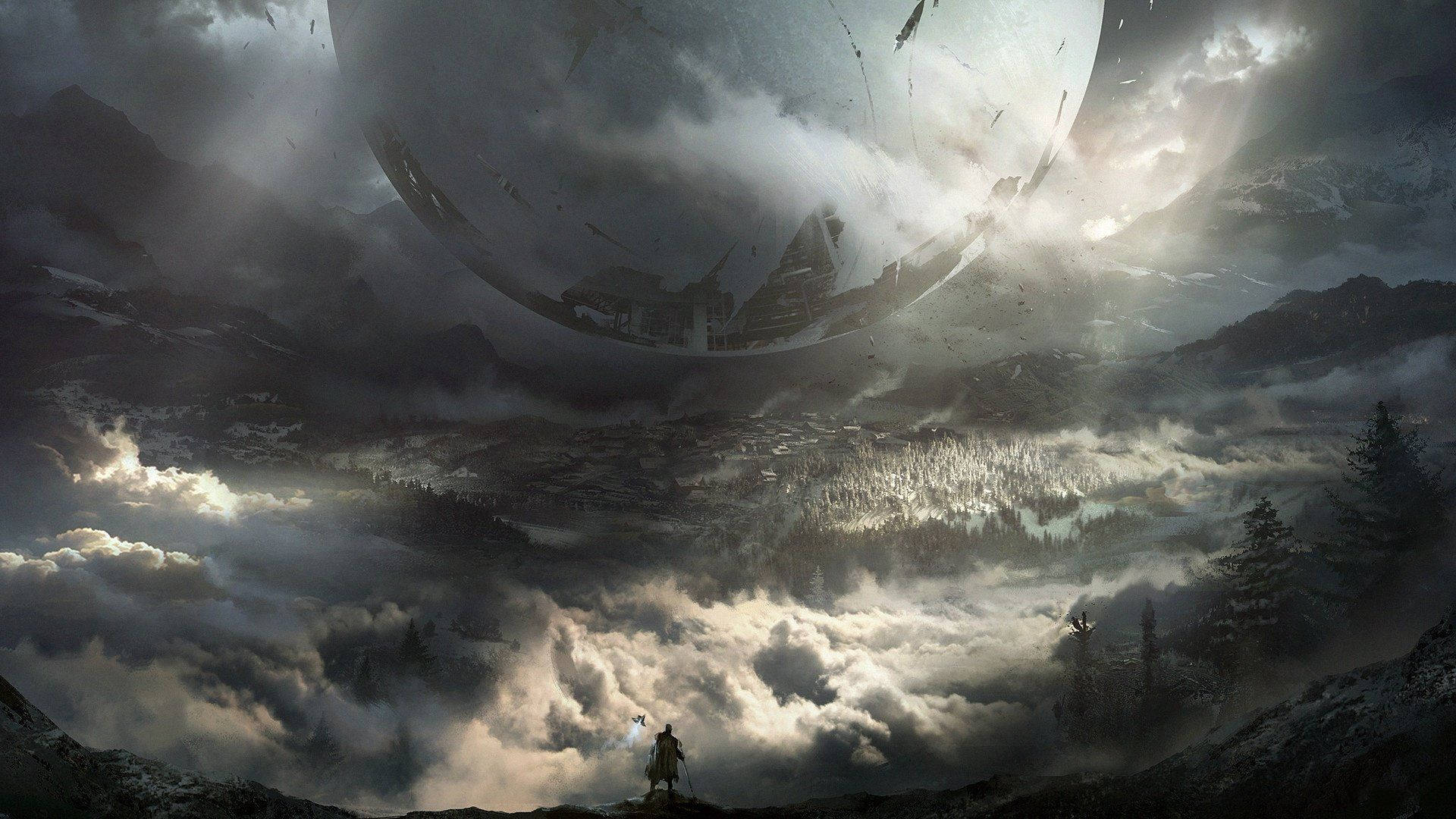 準備迎接挑戰：與《Destiny 2：Shadowkeep》一同踏上全新冒險 壁紙 — 一個孤獨的身影站在白雪覆蓋的山頂上，仰望一個巨大的破碎球體懸浮在霧氣瀰漫的森林山谷上空。