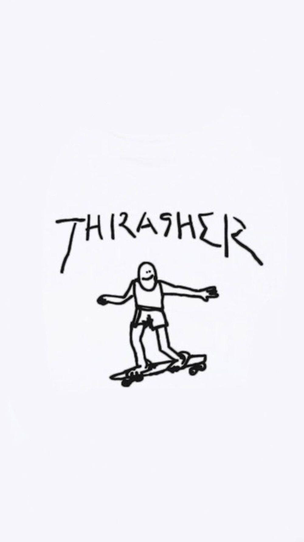 滑板風格插畫：Thrasher標語的火柴人滑手 壁紙 — 一個極簡的黑色墨水素描，描繪一個微笑的滑板手，下方有THRASHER字樣，背景為純白色。