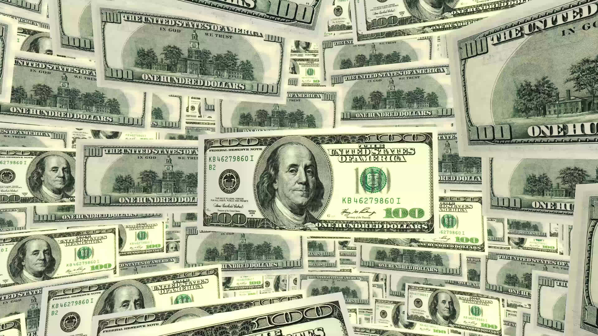 成堆百元美鈔重疊成密集的一堆。