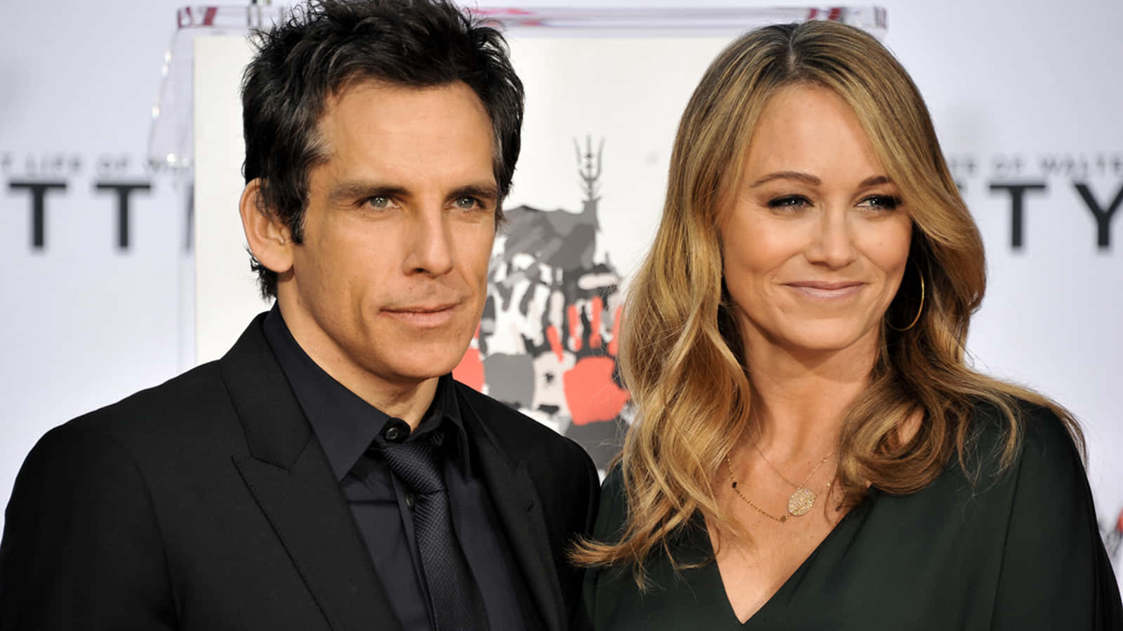 Christine Taylor 桌布 壁紙 — 演員賓·史迪拿和女演員姬絲汀·泰萊穿著正式服裝在紅地毯活動中一起擺姿勢。
