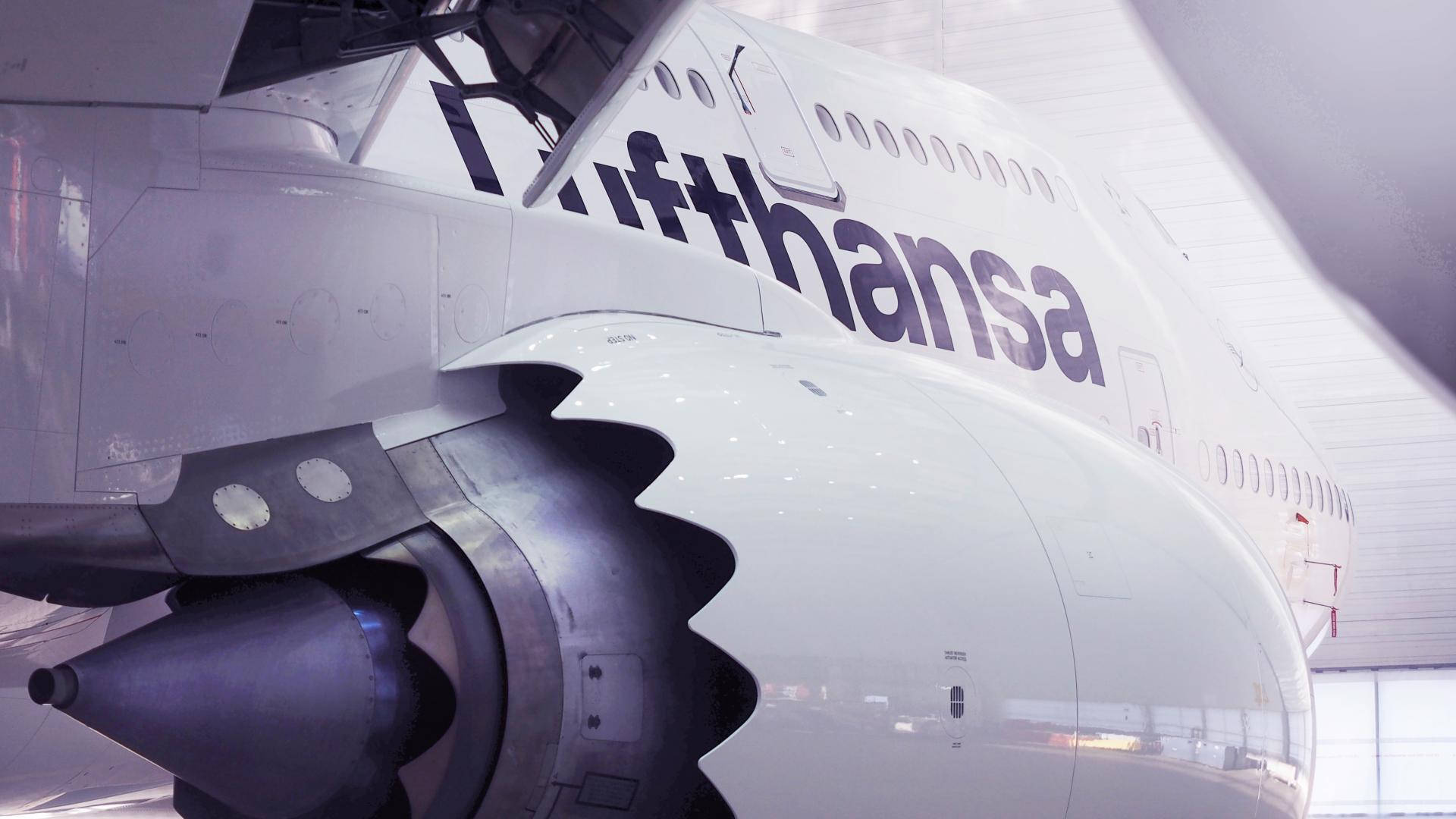機庫內的漢莎航空飛機引擎和機身