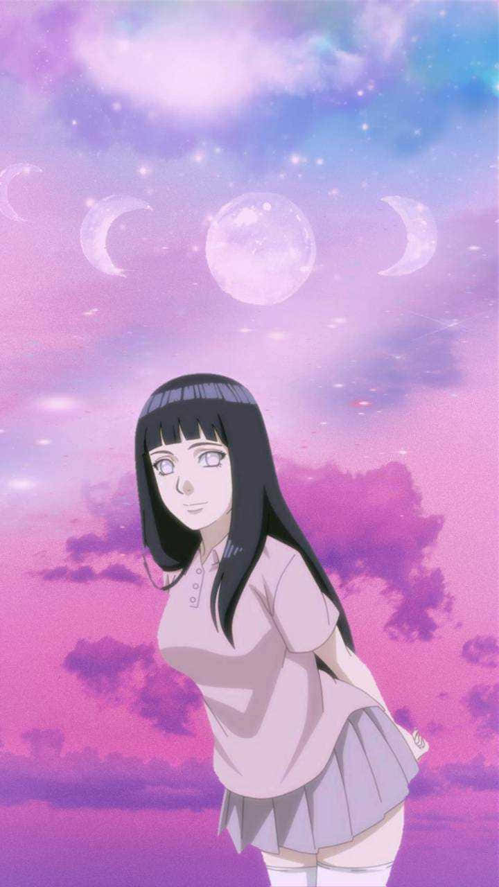 漩渦日向雛田月相背景 壁紙 — 黑髮動漫女孩站在夢幻紫色天空下，天空中有多個月亮和閃爍的星星。