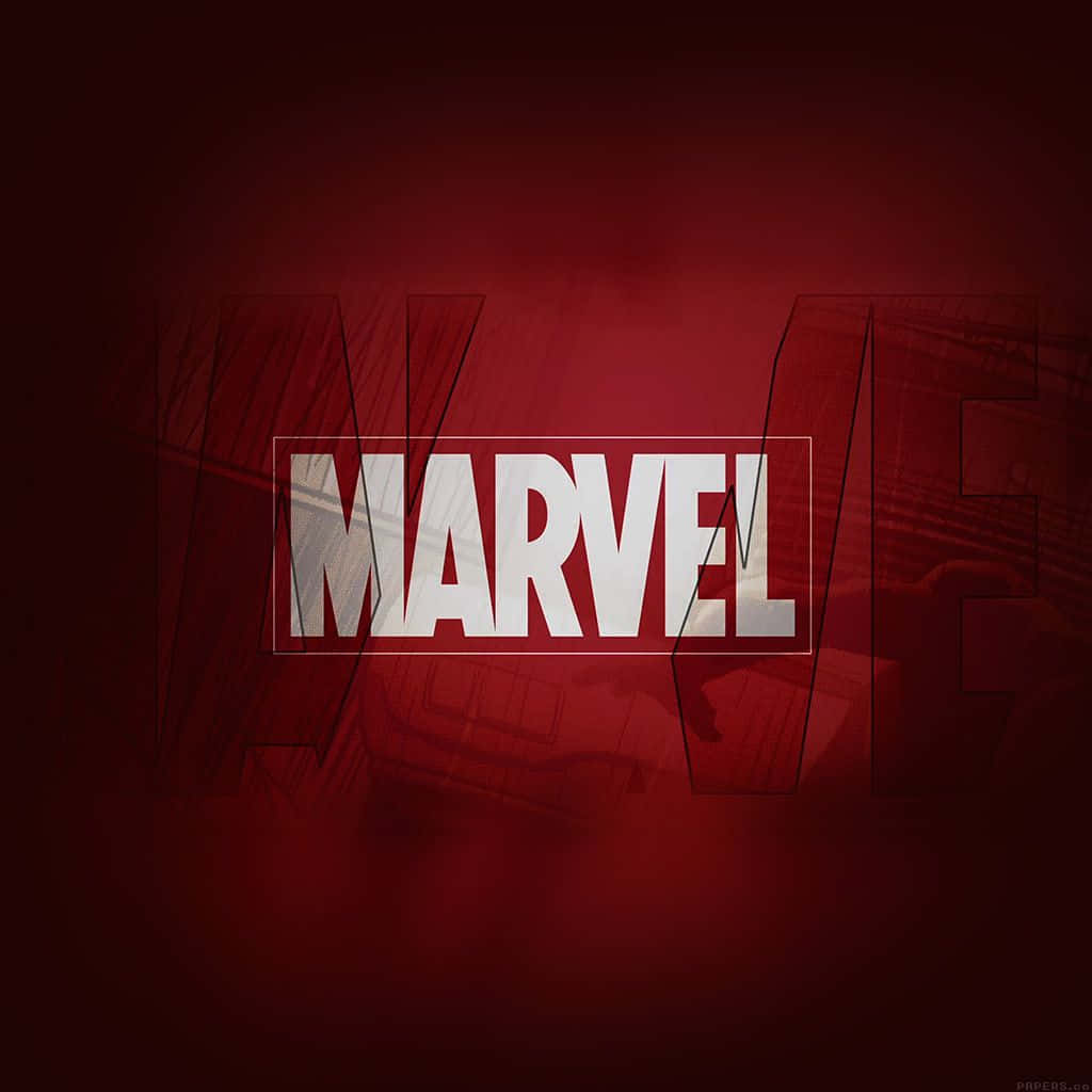 白色Marvel標誌在紅色漸變背景上，帶有草圖輪廓。