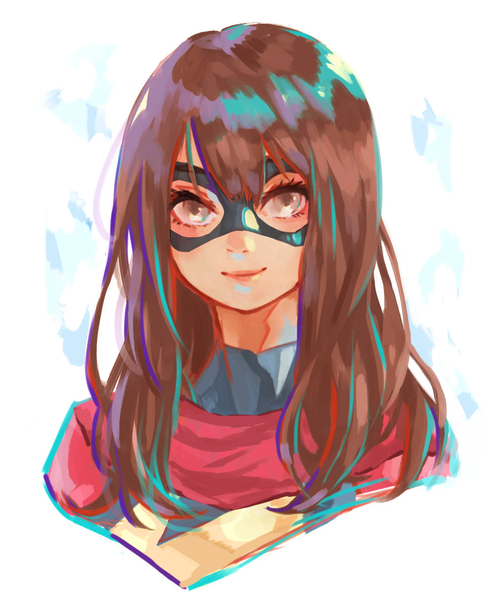 漫畫風格 Ms Marvel 壁紙 — 一個開朗的動漫女孩，棕色頭髮，戴著黑色眼罩，在柔和的藍色背景上溫暖地微笑。