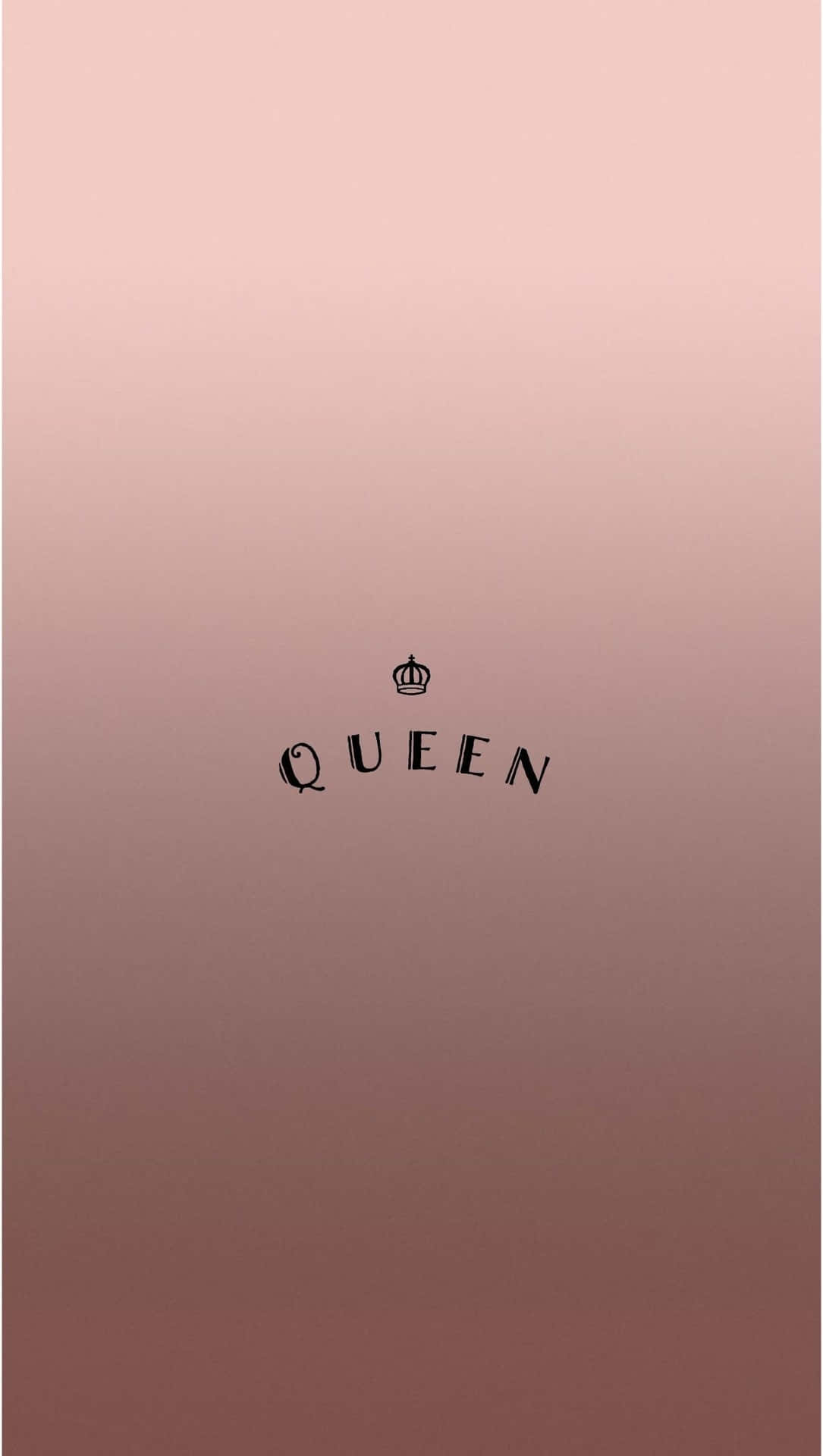 在玫瑰金漸變背景上，文字 queen 上方有皇冠。