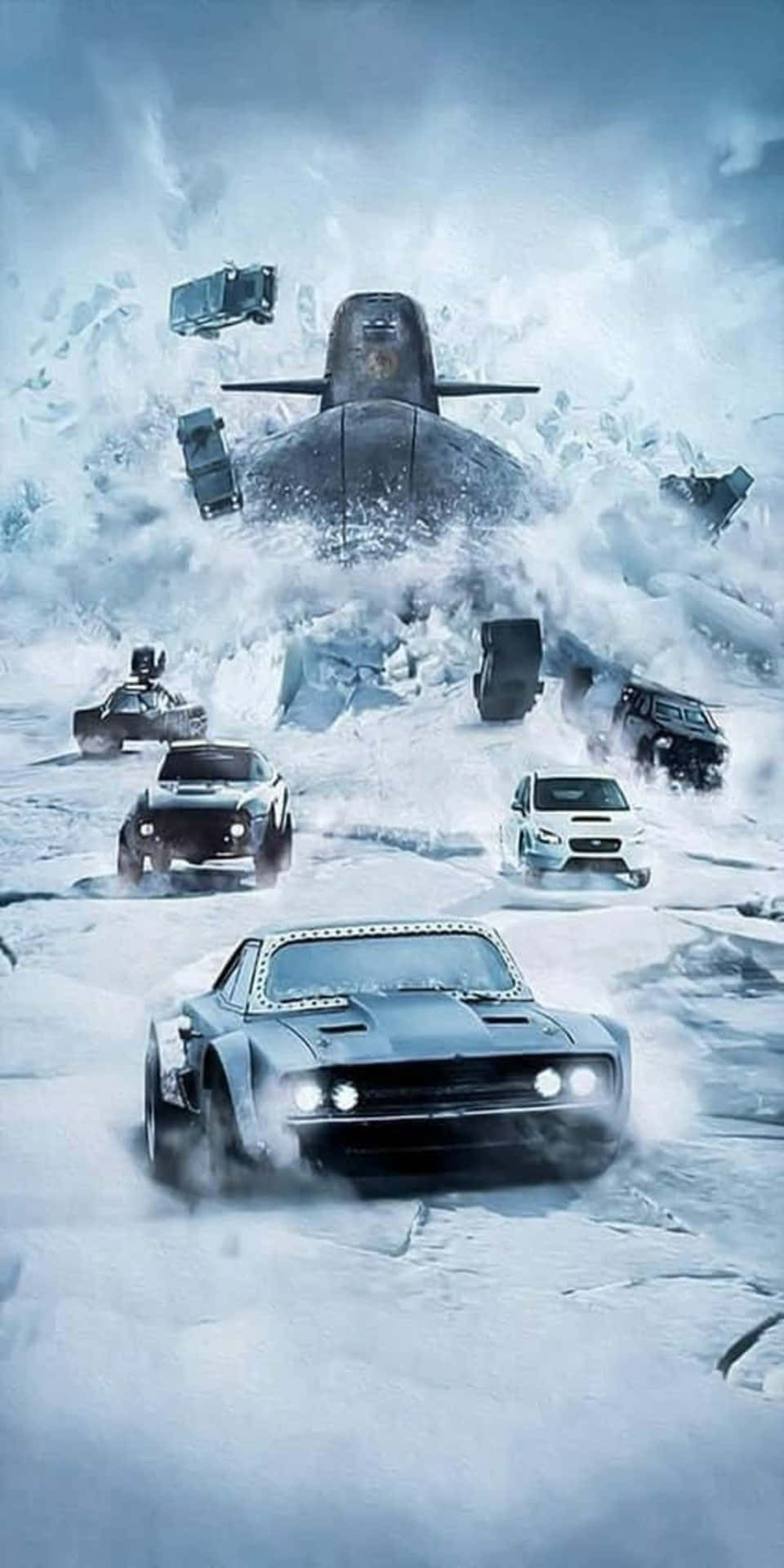 汽車在雪中疾馳，身後一艘潛艇破冰而出。