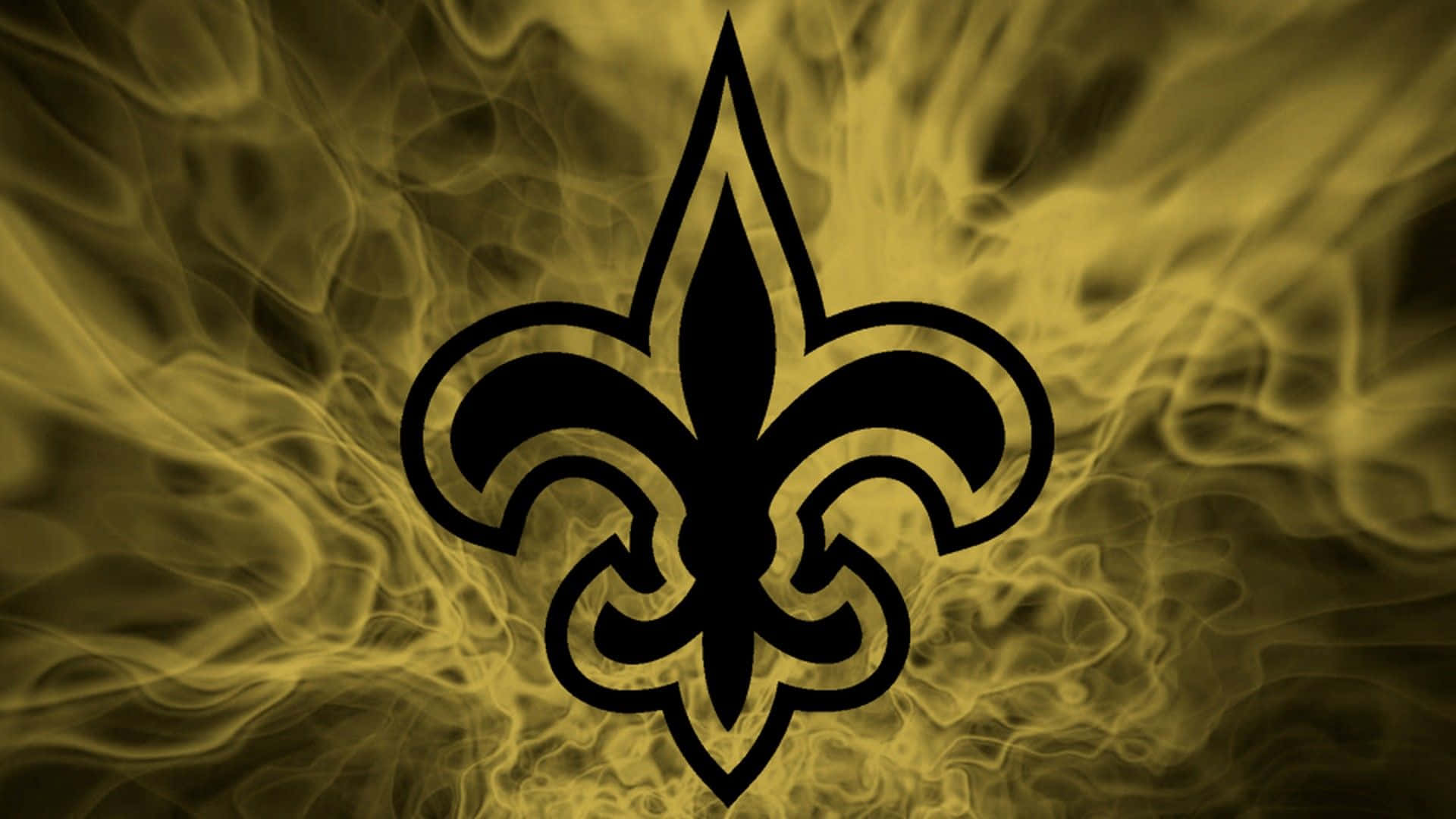 激動人心的NFL比賽 - 新奧爾良聖徒隊精彩表現 壁紙 — 一個大膽的黑色鳶尾花徽章居中，背景是旋轉的金黃色煙霧。