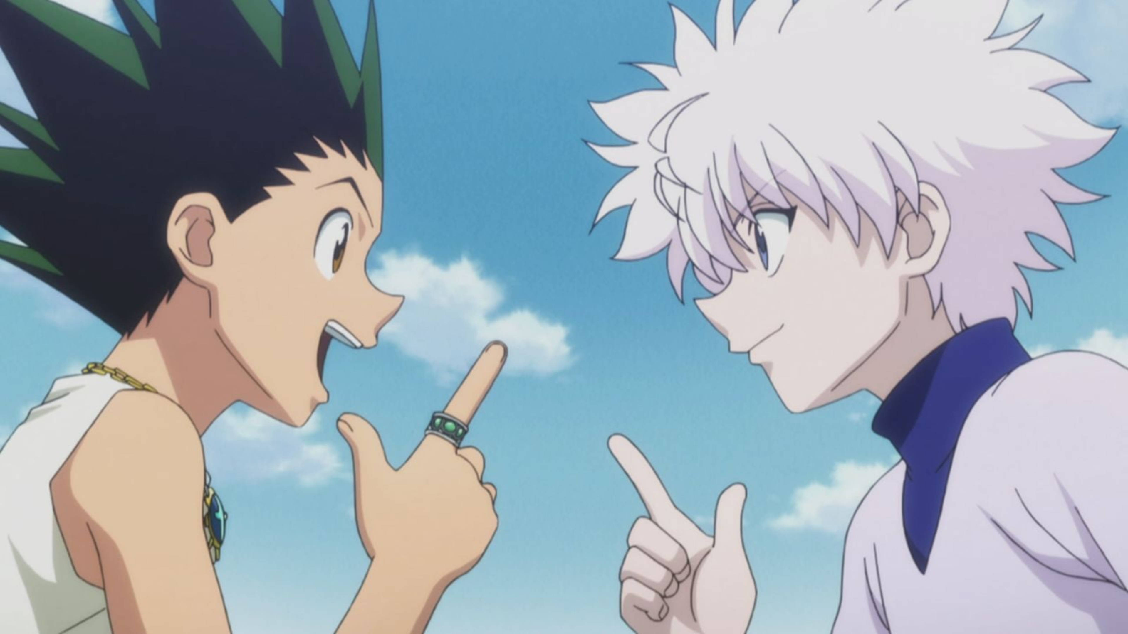 激動的 Gon 與 Killua 4K 壁紙 — 兩個動漫角色在明亮的藍天下對峙，互相用手指指著對方，氣氛緊張。
