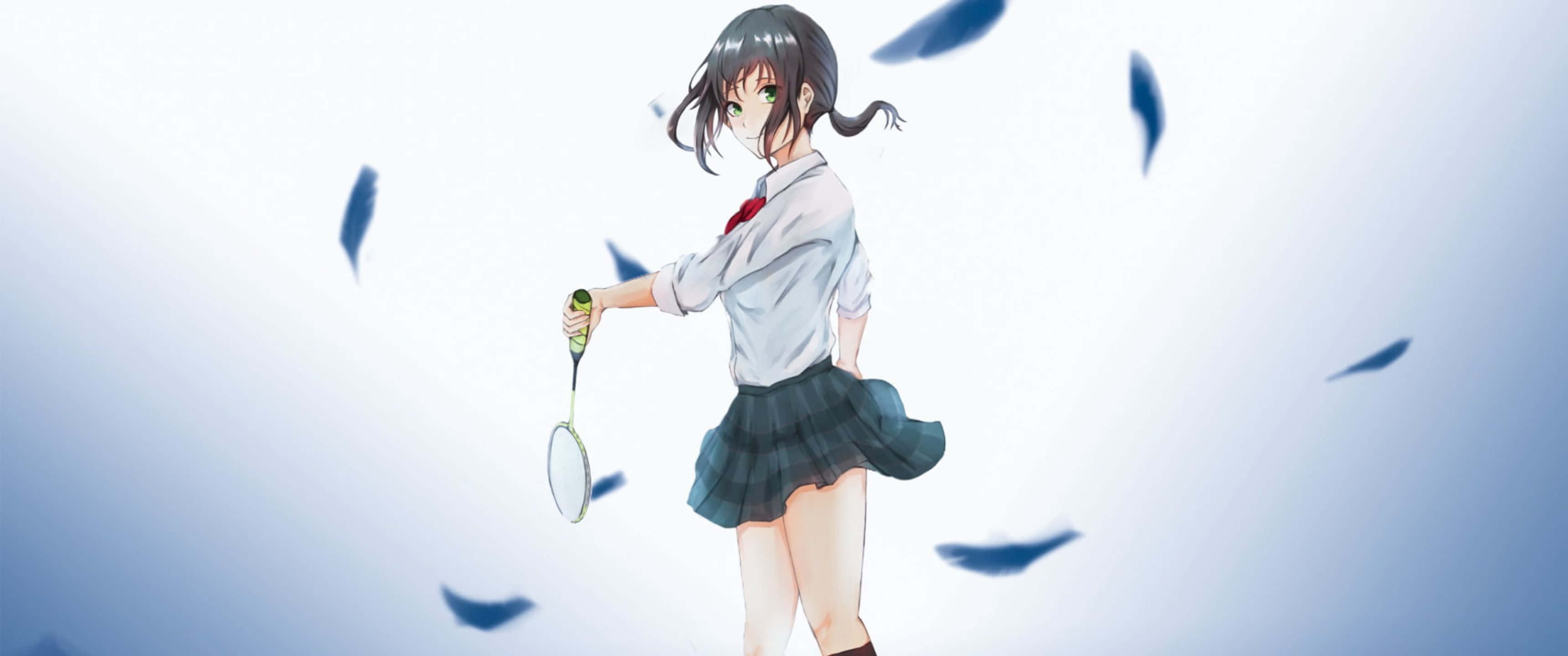 「激烈對決：3440x1440p 羽毛球」 壁紙 — 動漫女學生穿著校服，手持羽毛球拍，藍色羽毛在她周圍飄浮，背景為柔和漸變色。