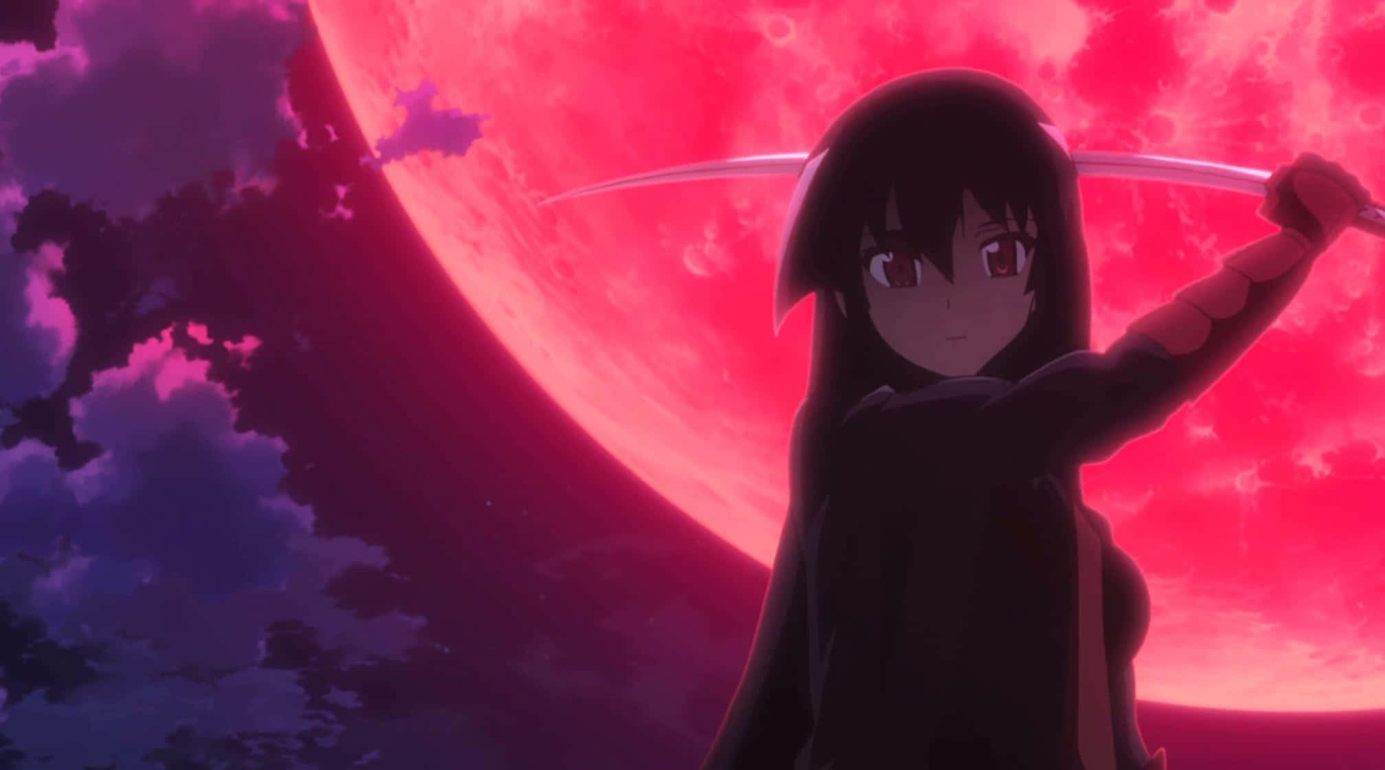 激烈戰鬥 —《Akame Ga Kill》 壁紙 — 一個黑髮動漫女孩揮舞著劍，背景是鮮紅的月亮和紫色的雲。
