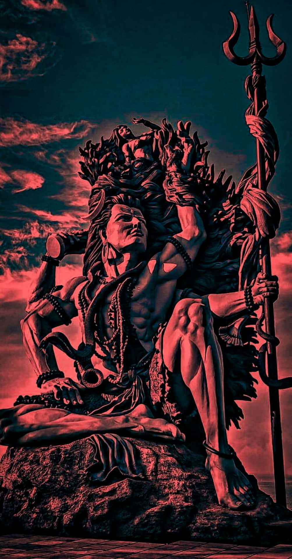 一個強大的多臂神祇手持三叉戟，坐在岩石上，天空呈現戲劇性的紅色。