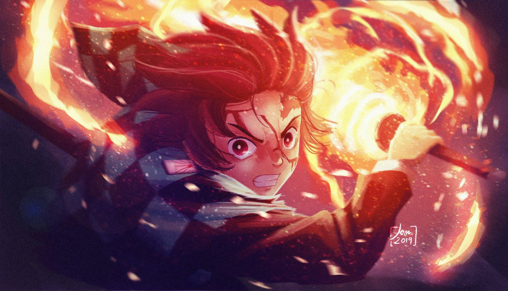 火神神樂同人藝術 壁紙 — 一位火紅頭髮的動漫戰士在激烈的戰鬥場景中揮舞著燃燒的劍咆哮。