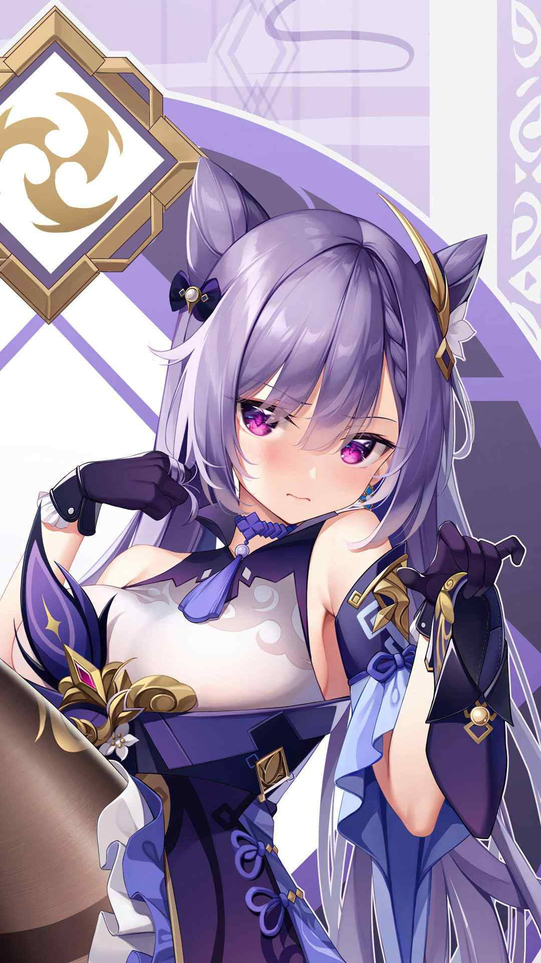 紫髮貓耳的動漫女孩，穿著紫色和金色服裝。