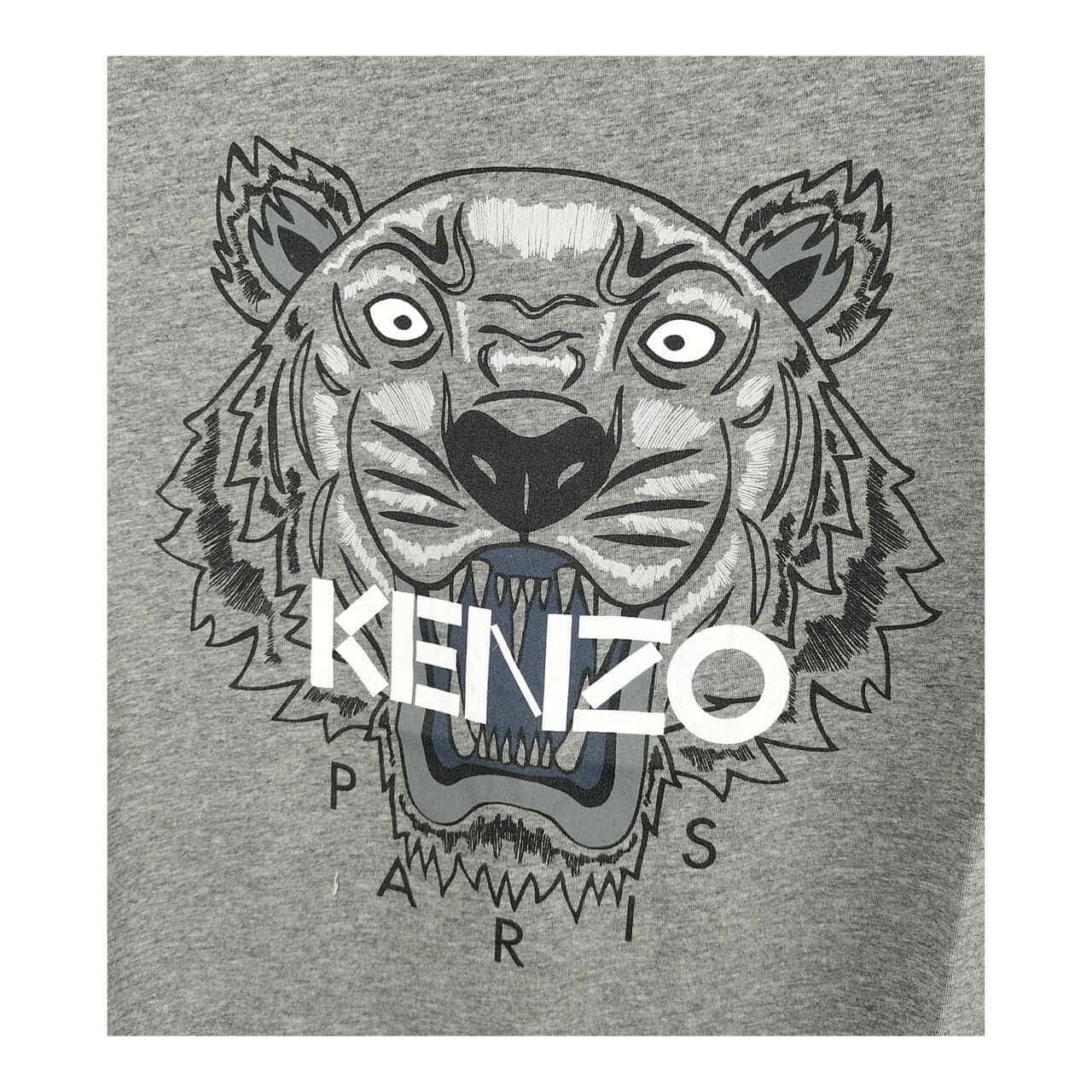 灰色T恤，帶有風格化虎頭圖案和Kenzo Paris標誌。