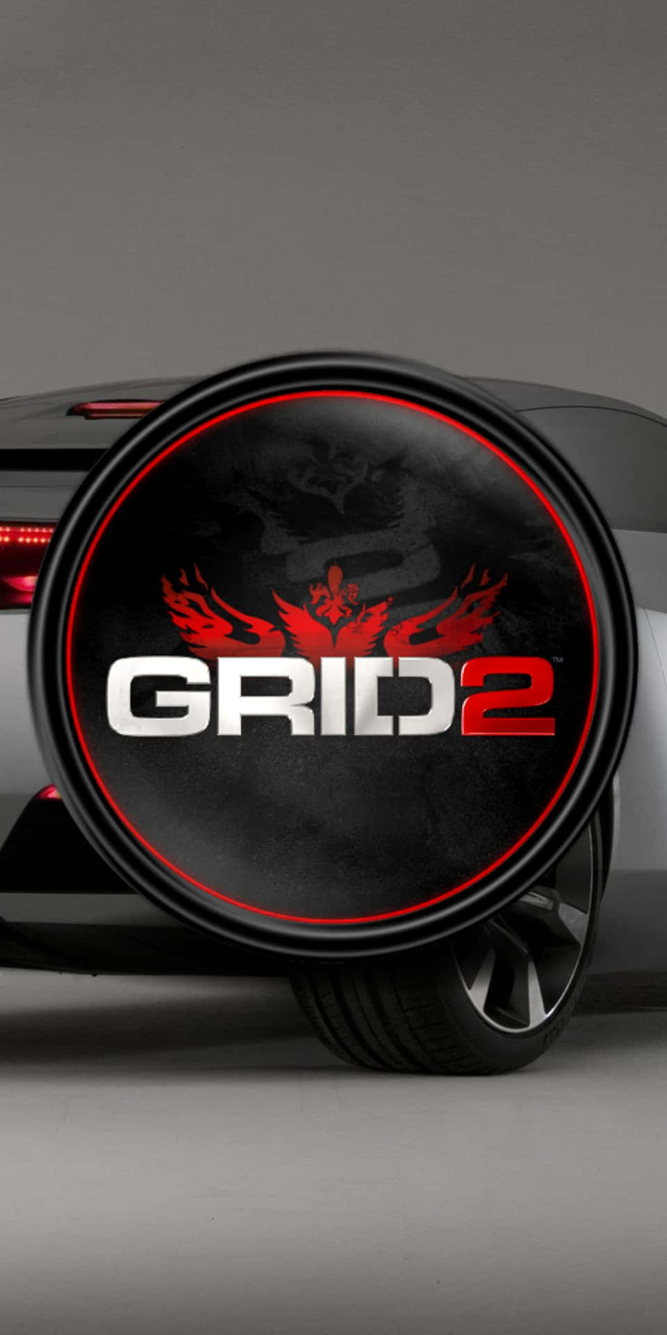 賽車上的備胎蓋帶有 GRID 2 標誌