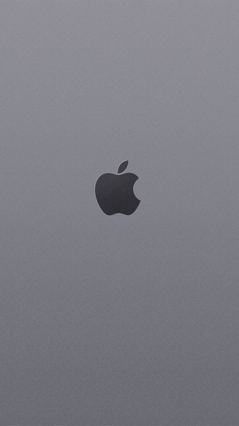 灰色筆記型電腦背面，Apple 標誌置中