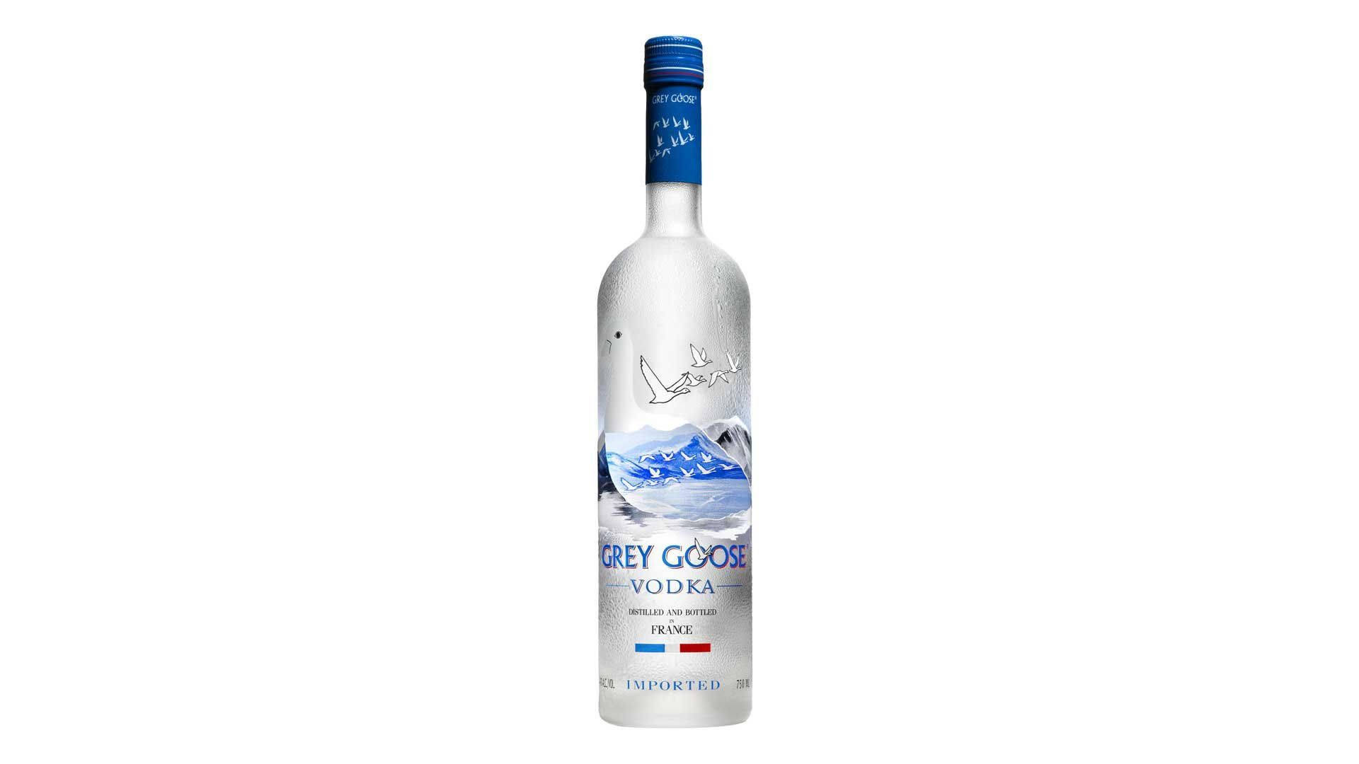 Grey Goose 伏特加酒瓶，帶有山和鵝的設計