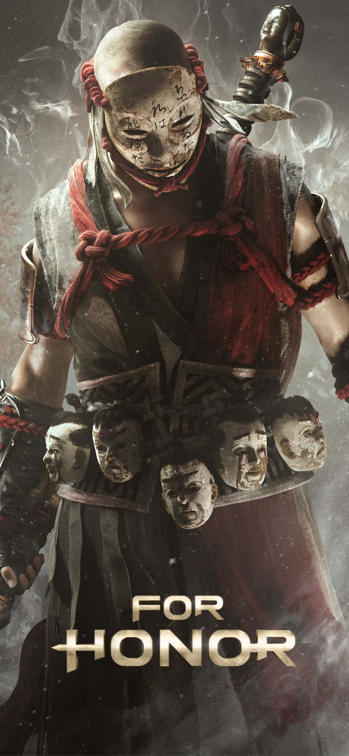 炫目 iPhone Xs 搭載 For Honor 設計 壁紙 — 一個陰沉的戴面具戰士，身穿暗色盔甲，配有紅繩和懸掛的斬首頭顱，站在煙霧彌漫的戰鬥裝備中。