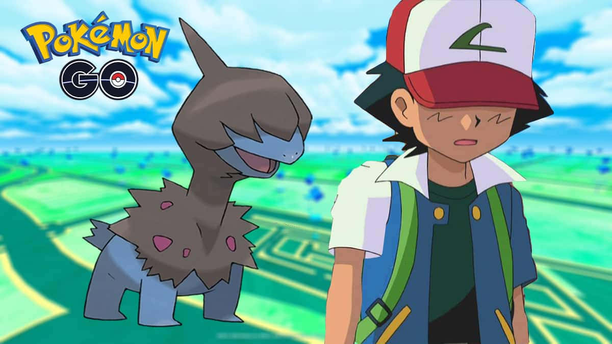 炫酷噴火 Deino 繪畫 壁紙 — 一位 Pokémon GO 訓練家和他的敲音猴一起站在藍天白雲下的明亮綠色田野中。