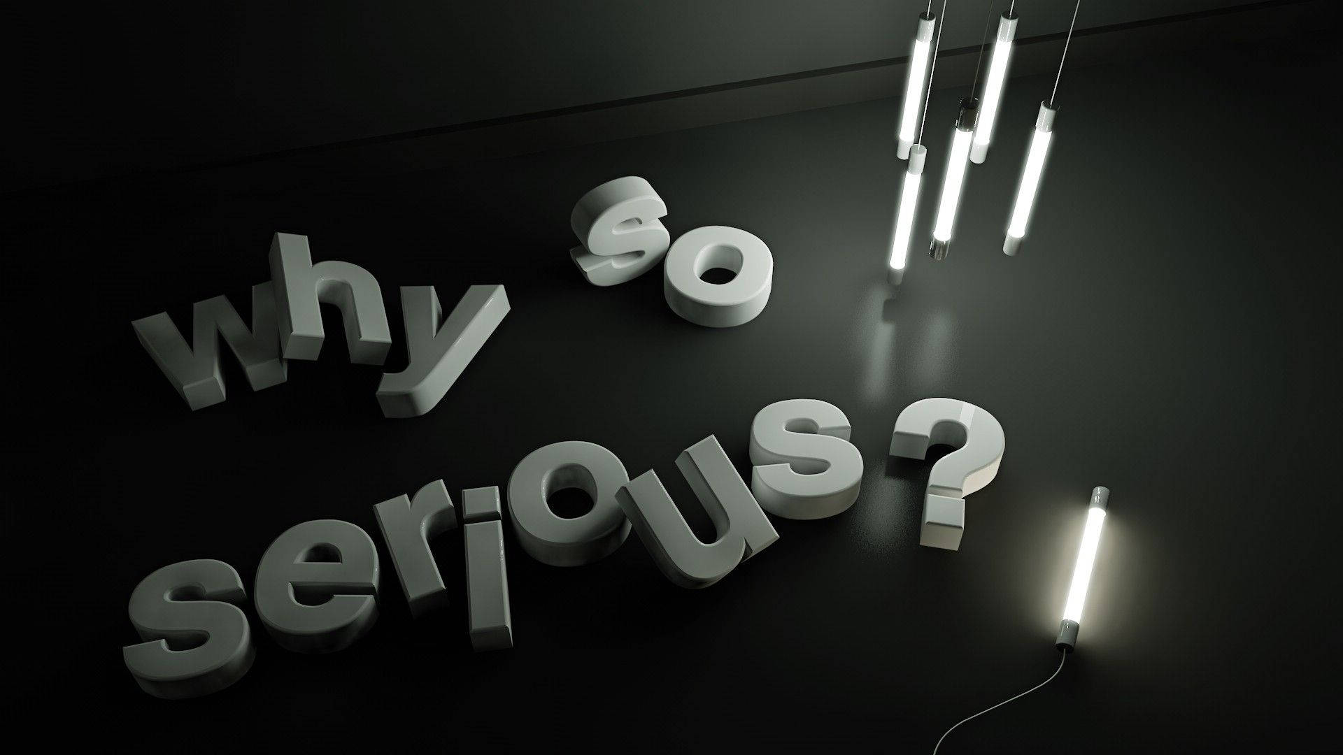 白色3D字母拼出「why so serious?」，由懸掛的螢光燈照亮在黑暗表面上。