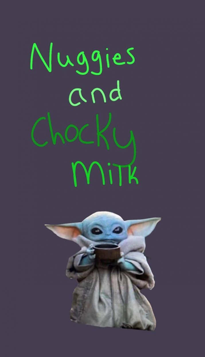 Baby Yoda 拎住一個杯，上面有綠色字寫住 Nuggies and Chocky Milk。
