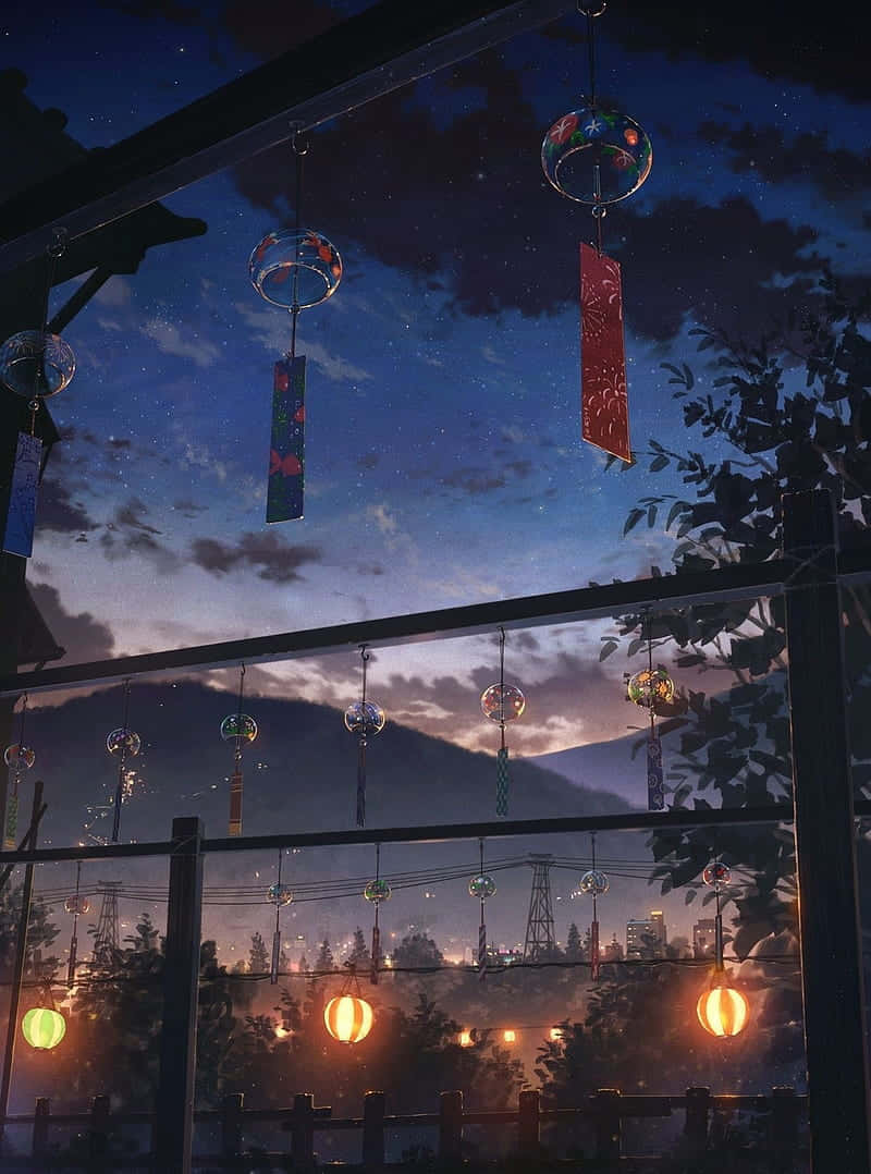 彩色燈籠掛在窗框上，俯瞰星空夜景。