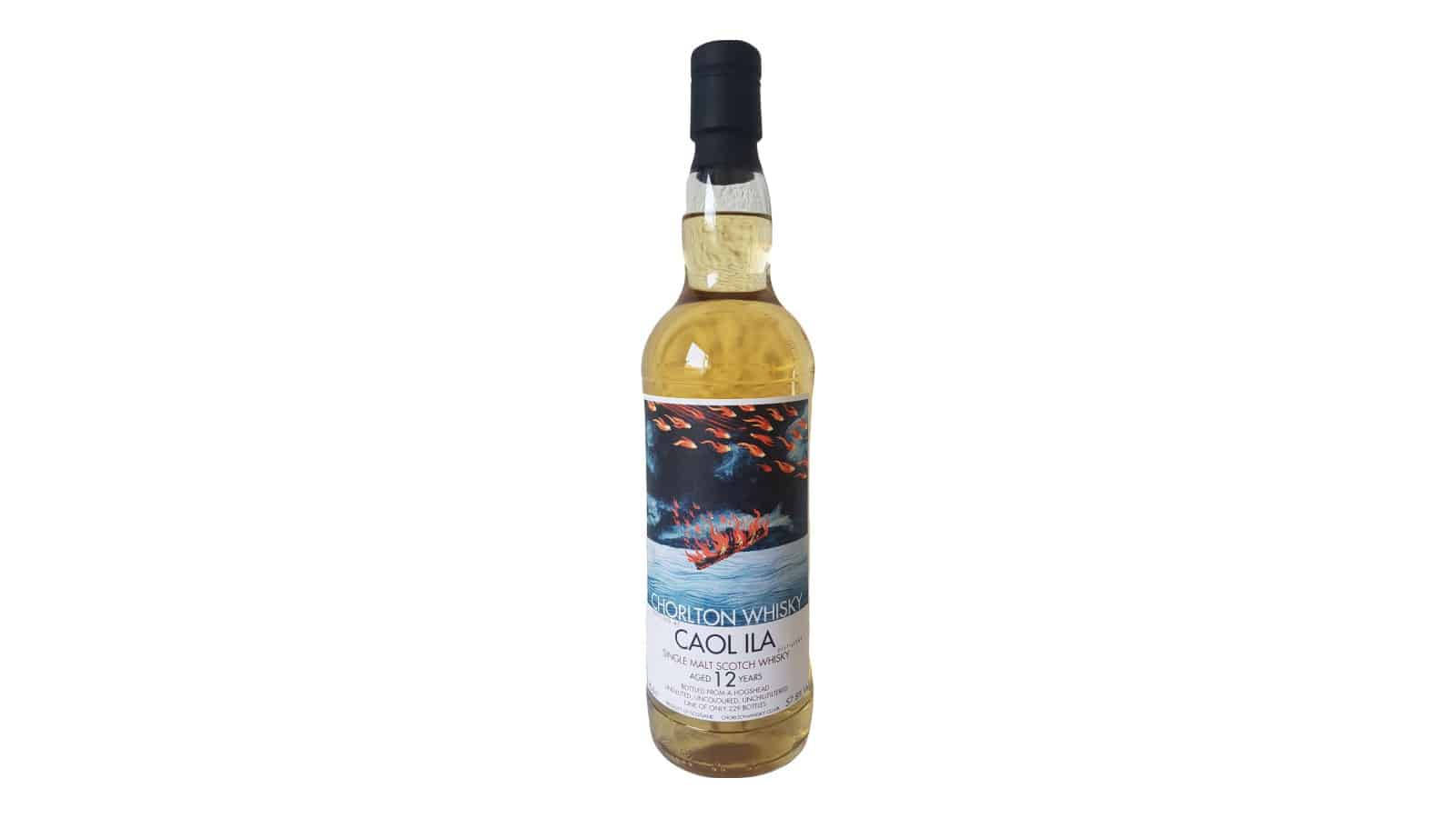 一瓶 Caol Ila 12 年單一麥芽蘇格蘭威士忌，帶有火魚標籤。