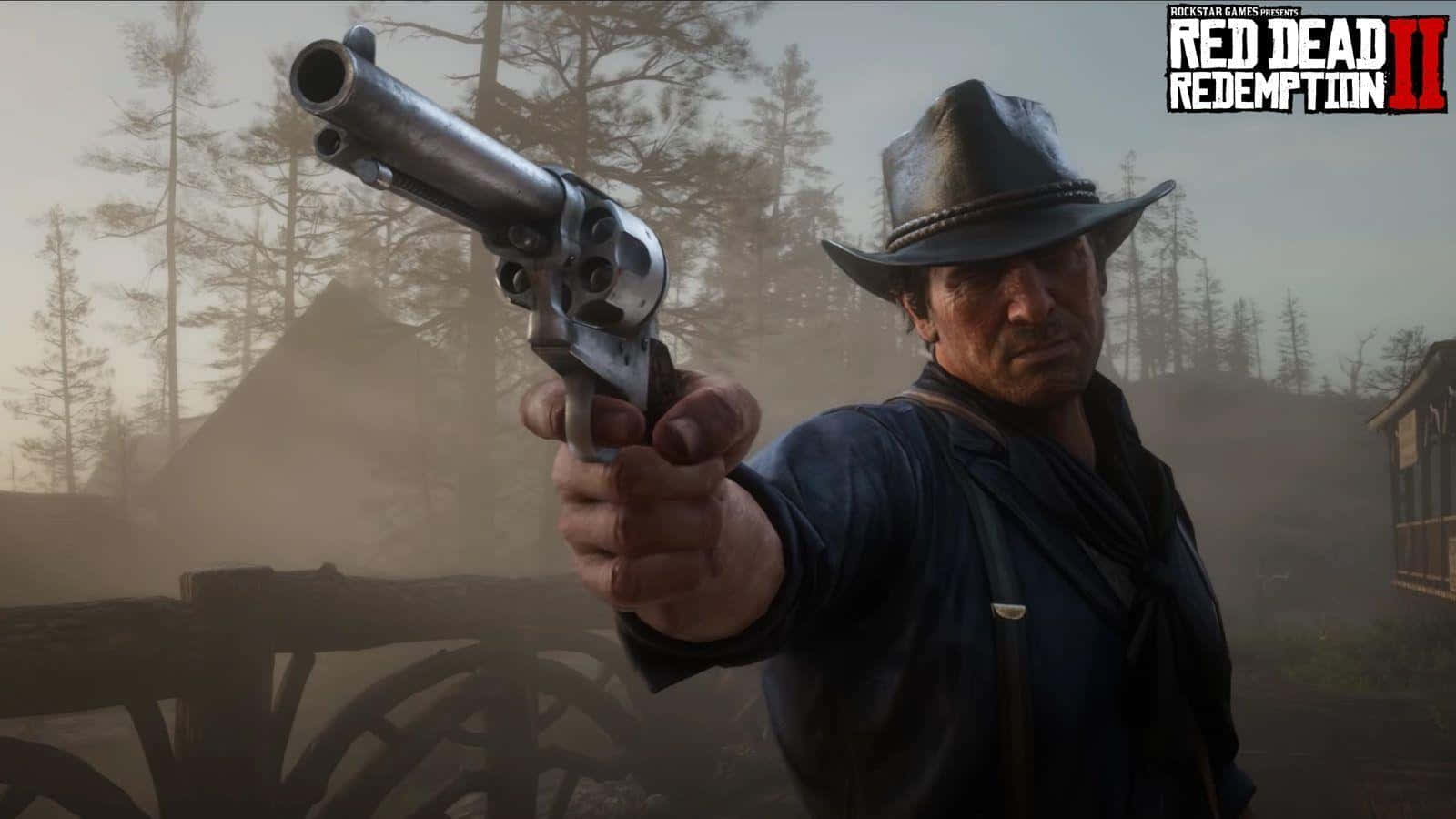 牛仔在霧氣瀰漫的森林中瞄準左輪手槍