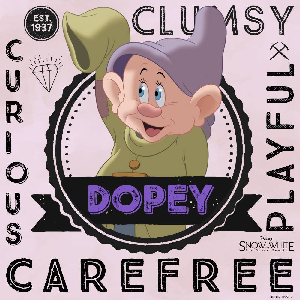 白雪公主中的矮人Dopey在復古徽章設計中微笑。