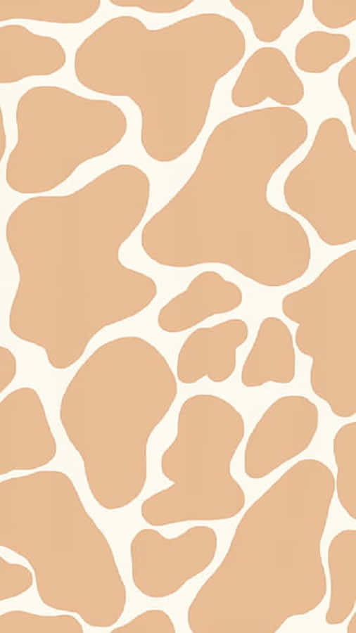Brown Cow Print 桌布 壁紙 — 無縫長頸鹿圖案牆紙，奶油色背景上帶有柔軟的米色斑塊。
