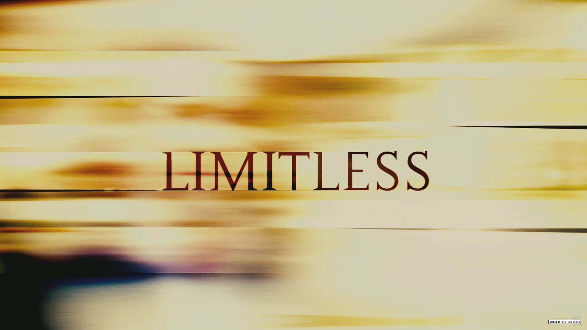 在金色動態模糊背景上寫著「limitless」的粗體文字。