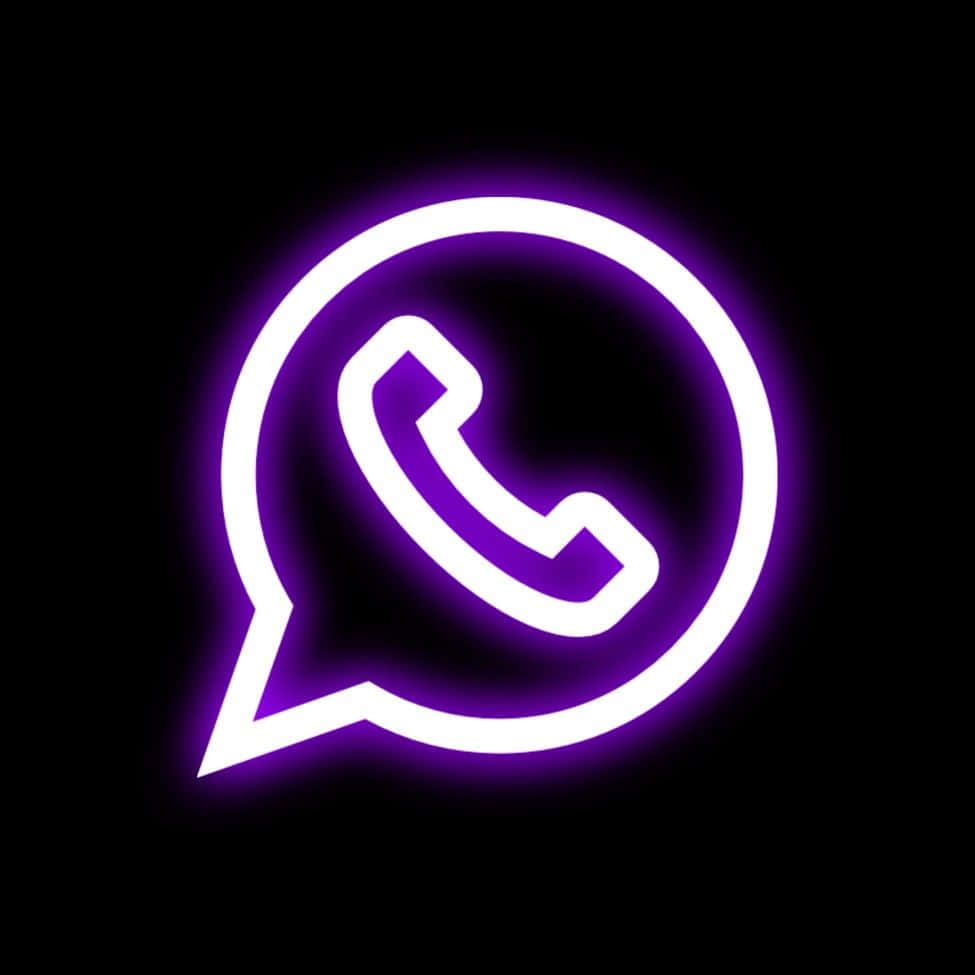在黑色背景上發光的紫色和白色霓虹燈WhatsApp標誌