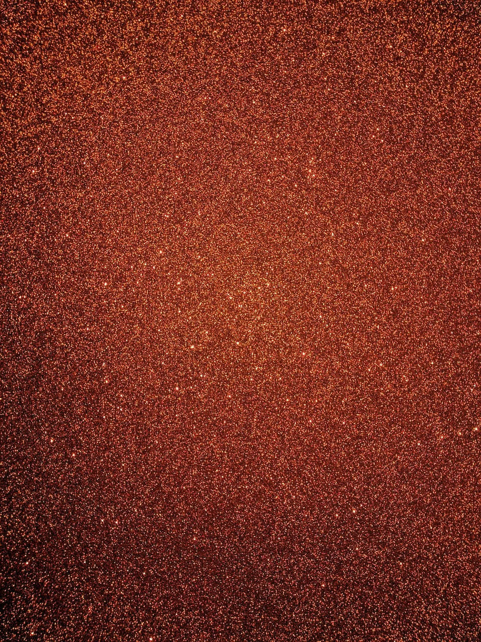 焦糖橙色背景，閃耀粒子效果 壁紙 — 閃爍銅色閃粉紋理的近距離特寫，帶有在漸變表面上捕捉光線的閃亮顆粒。