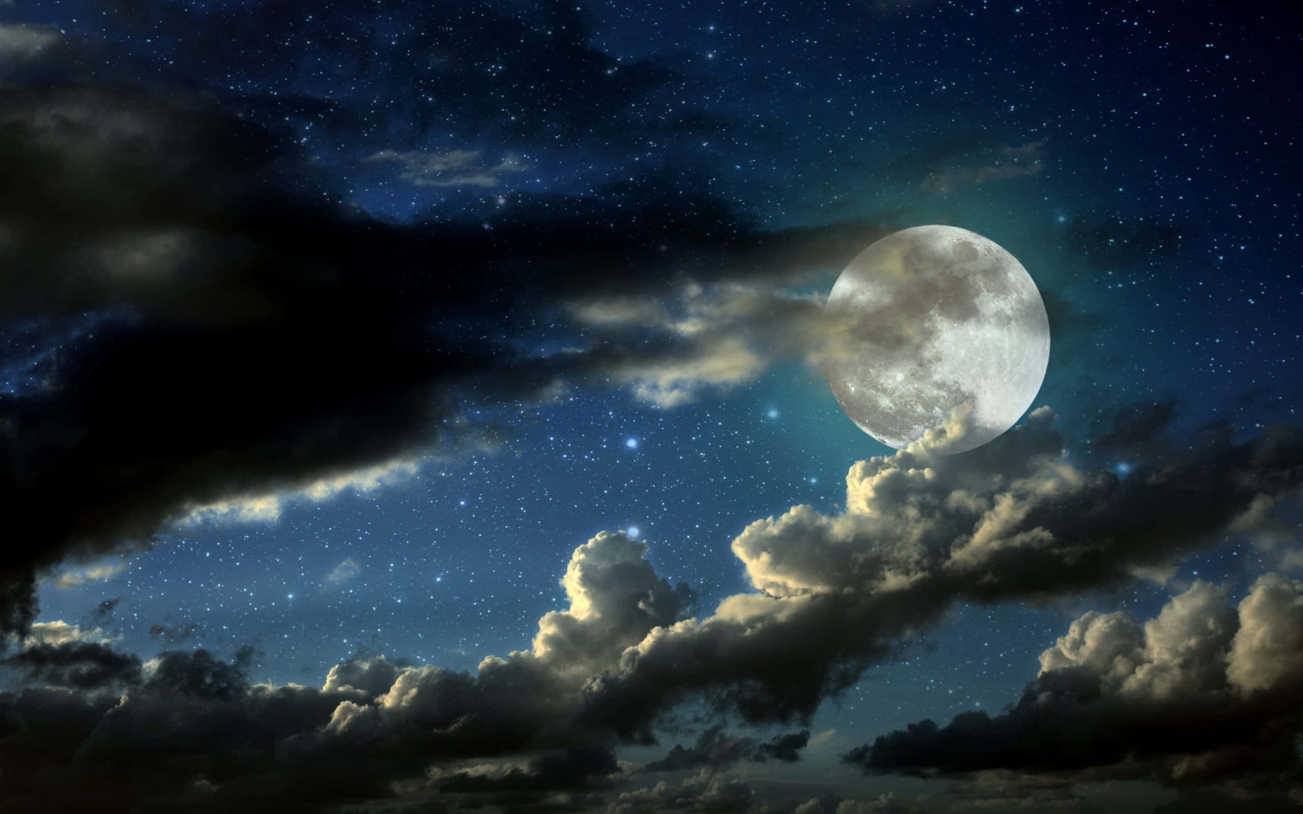 煙霧雲夜月圖 壁紙 — 一輪明亮的滿月穿過戲劇性的雲層，映襯著繁星點點的夜空。