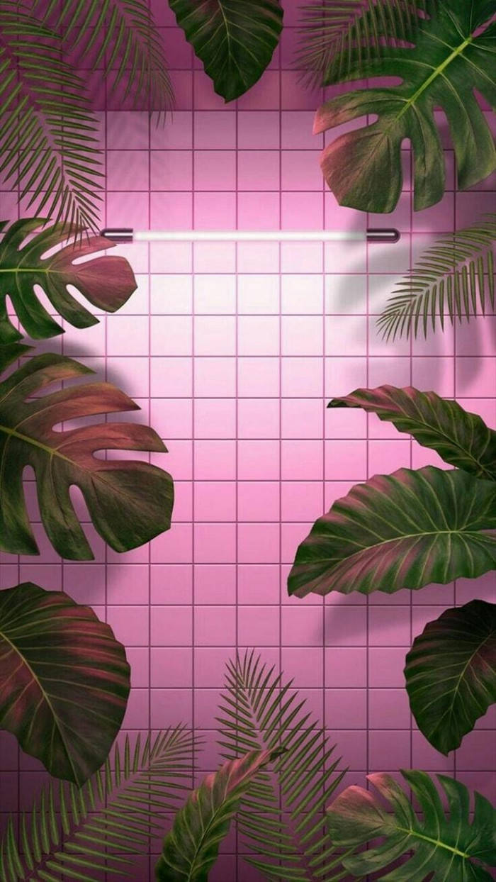 Instagram 桌布 壁紙 — 熱帶龜背竹和棕櫚葉圍繞著發光的霓虹燈管，背景是粉紅色格子牆，呈現充滿活力的復古美學。