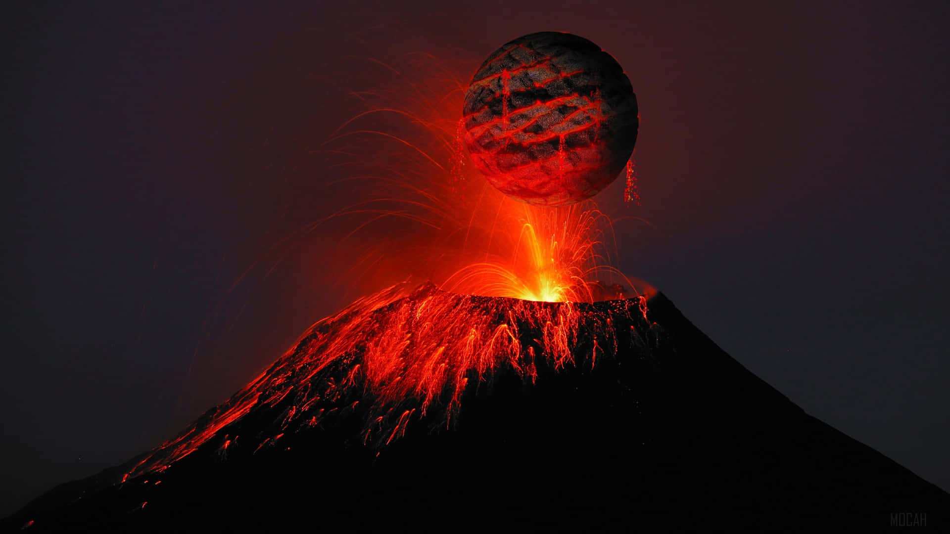 夜間火山爆發，上方有一顆紅色行星噴出熔岩和火花。