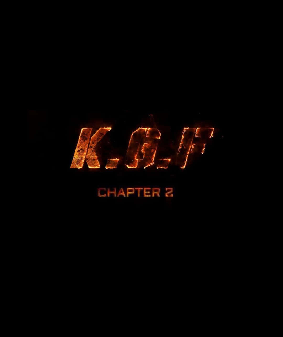 Kgf 2 桌布 壁紙 — 熾熱發光的字母在漆黑背景上拼出 K.G.F CHAPTER 2，帶有強烈的橙色和紅色餘燼。