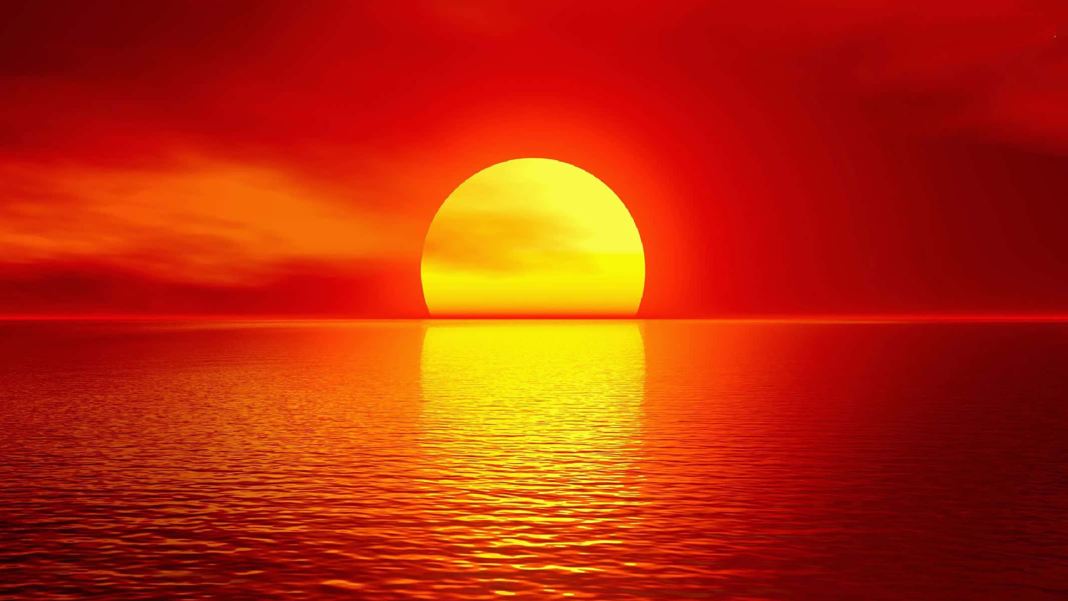 海灘日落 桌布 壁紙 — 熾熱的太陽在平靜的海洋上落下，在水面上反射出強烈的紅色和橙色。
