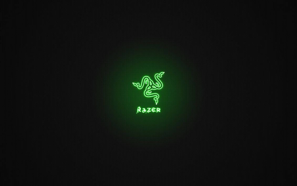 深色紋理背景上發光的綠色Razer標誌