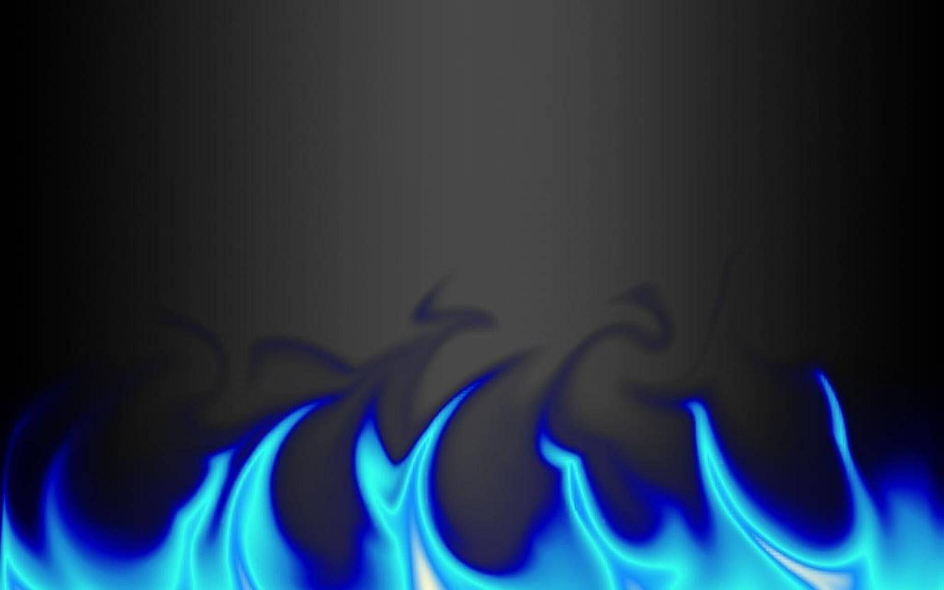 燃燒的藍焰 壁紙 — 鮮豔的藍色火焰在深色漸變背景上舞動，帶有發光的邊緣和柔和的煙霧痕跡。