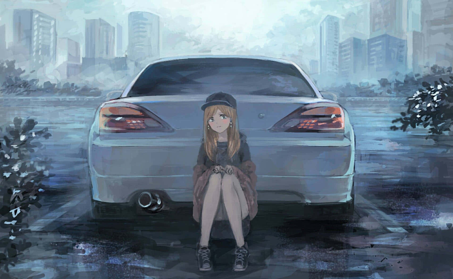 爆發式風格全開 壁紙 — 一個孤獨的動漫女孩坐在濕漉漉的人行道上，旁邊是一輛銀色汽車，背景是霧氣瀰漫的城市高樓。