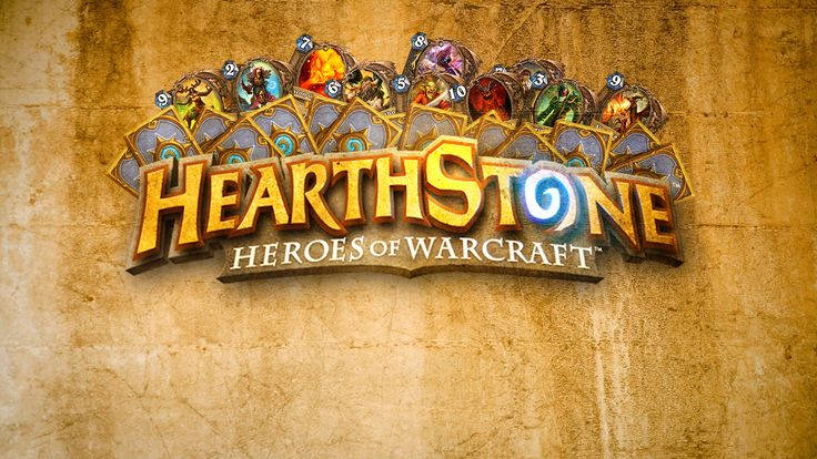Hearthstone 標誌與遊戲卡牌安裝在石牆上。