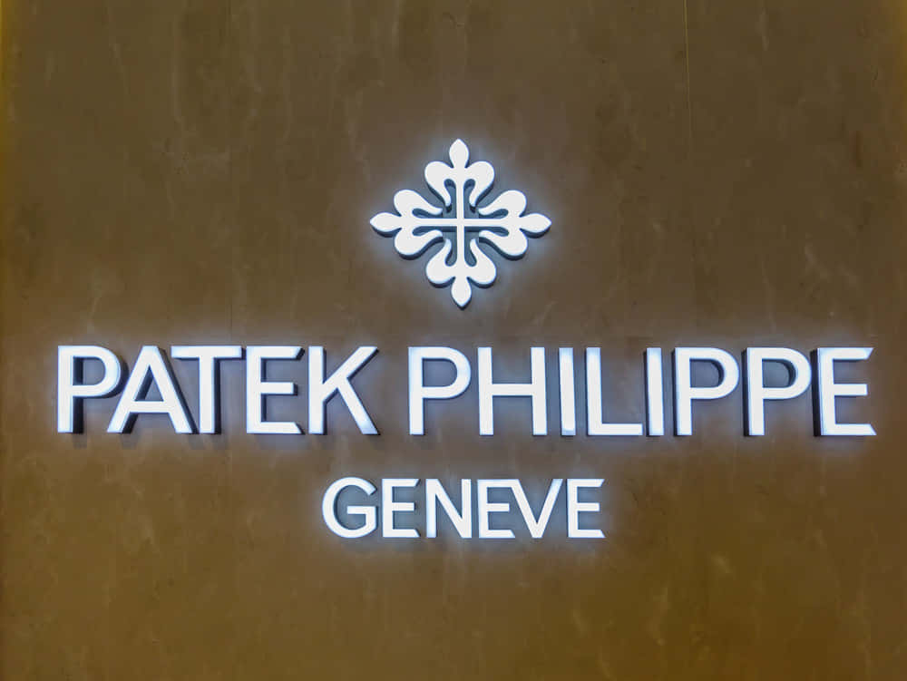 Patek Philippe Geneve 奢華手錶品牌標誌於青銅牆上。