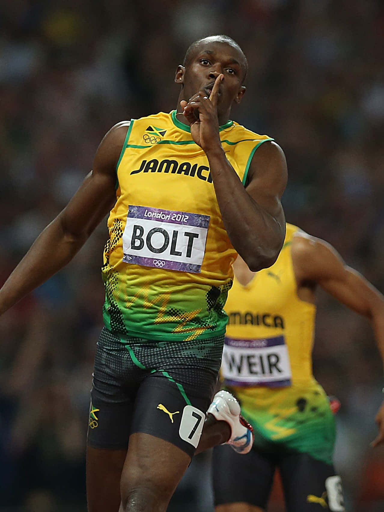 Usain Bolt 在奧運田徑比賽中身穿牙買加球衣做出「噓」的手勢。