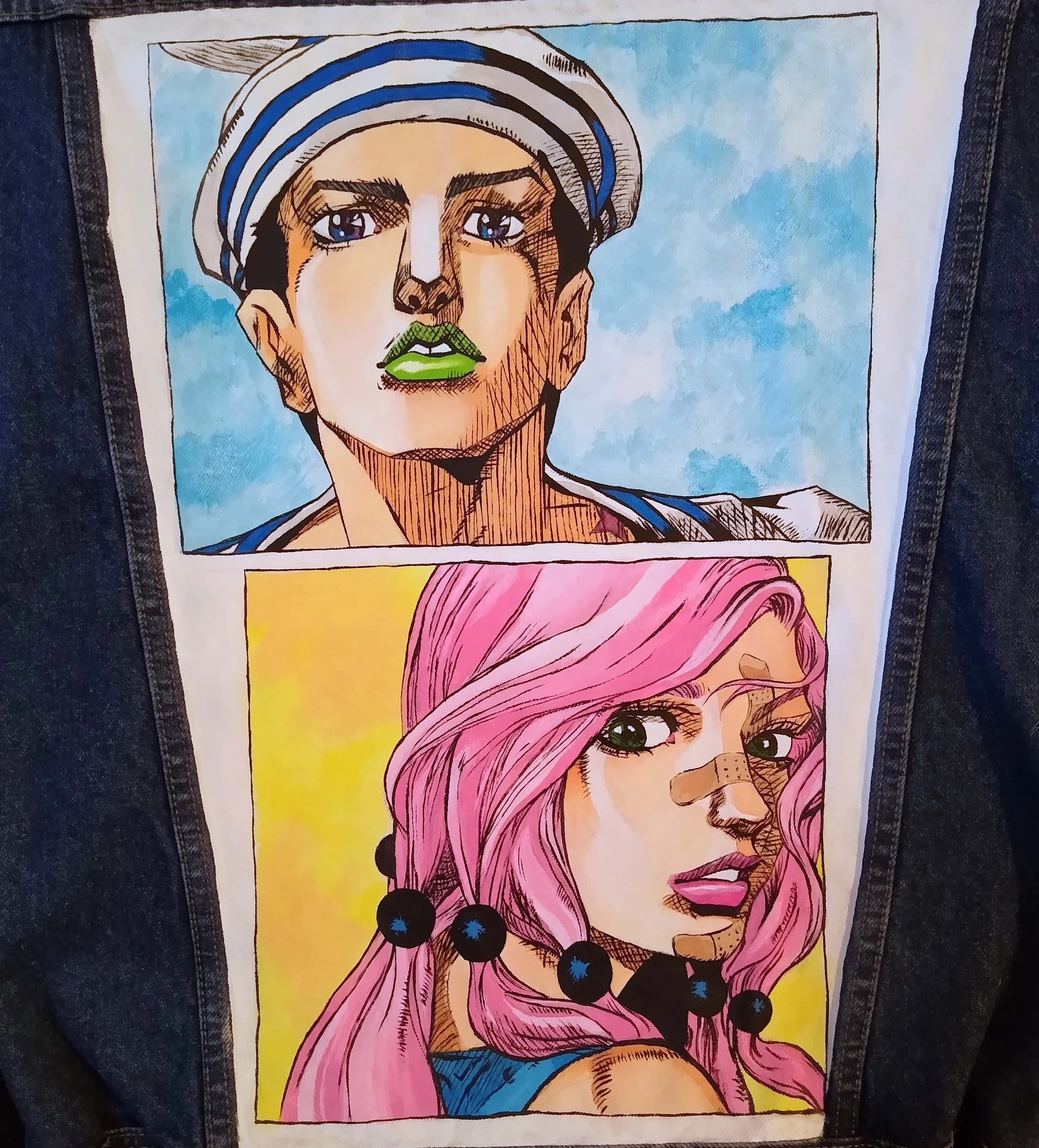 Jojolion 桌布 壁紙 — 牛仔外套上有兩個動漫風格角色肖像，一個有綠色嘴唇和水手帽，另一個有粉紅色頭髮和繃帶臉。