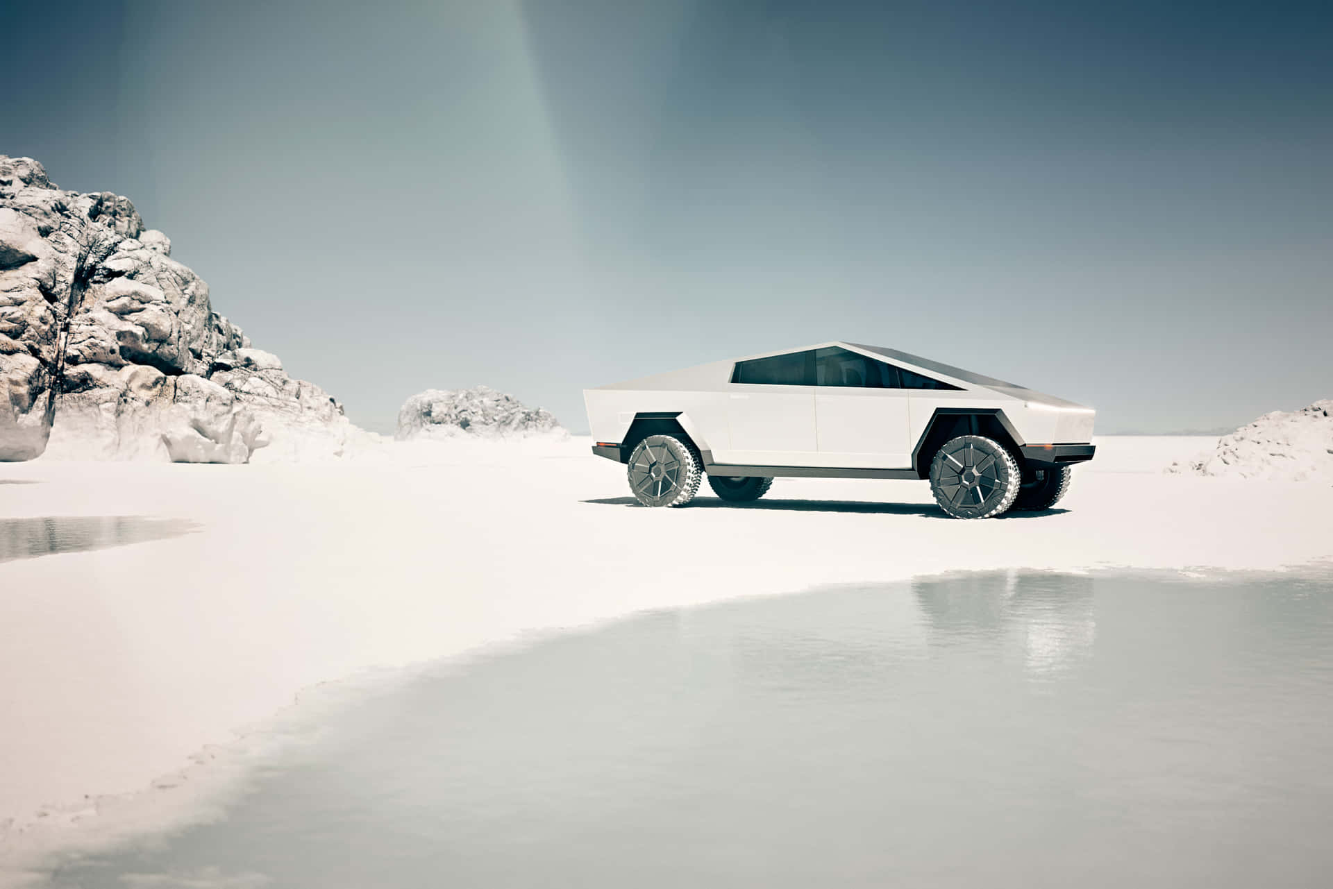 未來感白色卡車停在結冰的湖上，附近有積雪岩石。