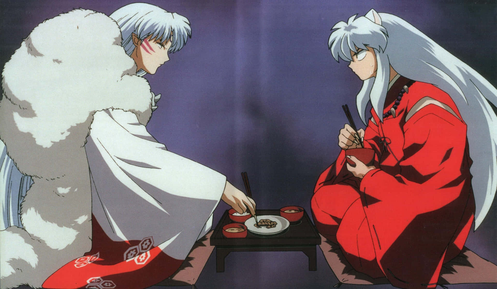 犬夜叉與 Kagome 最終面對犬夜叉的命運 壁紙 — 兩個銀髮動漫角色在昏暗的房間裡，在一張矮桌上安靜地共享一頓飯。