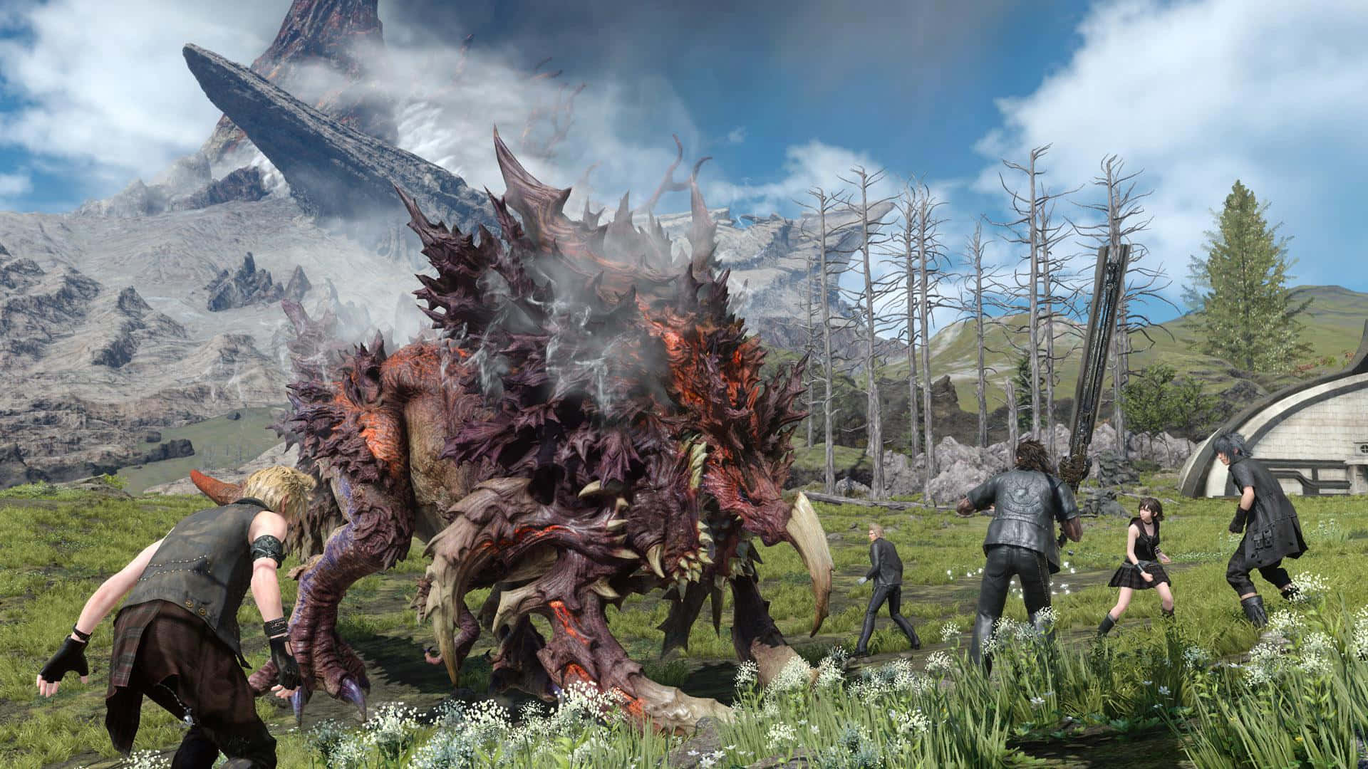 獲獎肯定的動作RPG《最終幻想XV》 壁紙 — 一群冒險者在陽光明媚的藍天下，在一個有雪山和枯樹的草地上與一隻巨大的尖刺怪物戰鬥。