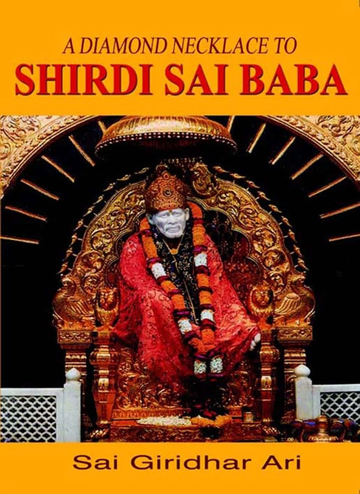 獻給希迪 Sai Baba 的鑽石項鍊畫像 壁紙 — 一位備受尊崇的靈性人物，在黑暗背景下，安詳地坐在一張鋪有紅布和花環的華麗金色寶座上。