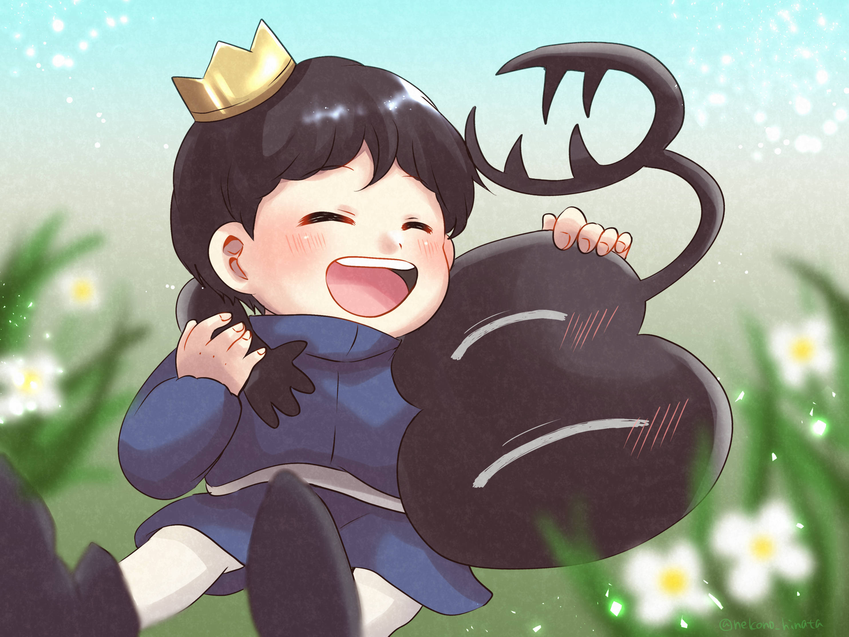 《王之排名》主要角色 壁紙 — 一個快樂的動畫小孩穿著藍色衣服和金色皇冠，在長滿白花的草地上擁抱一隻微笑的黑色有尾巴生物。